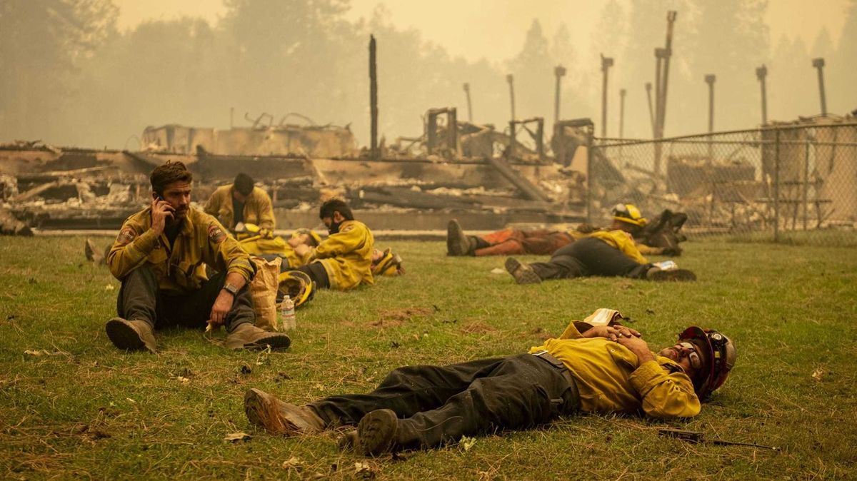 Fotky únavy a beznaděje: V Oregonu platí kvůli požárům stav nouze
